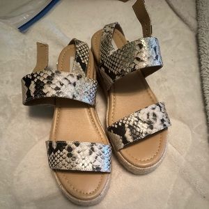 Steve Madden snakeskin designe sandals